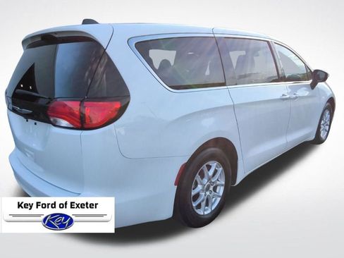 Used 2023 Chrysler Voyager LX FWD image 12