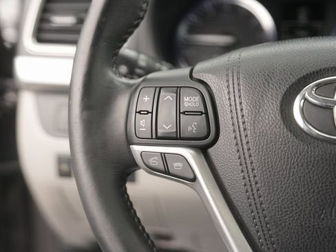 Used 2015 Toyota Highlander XLE image 23