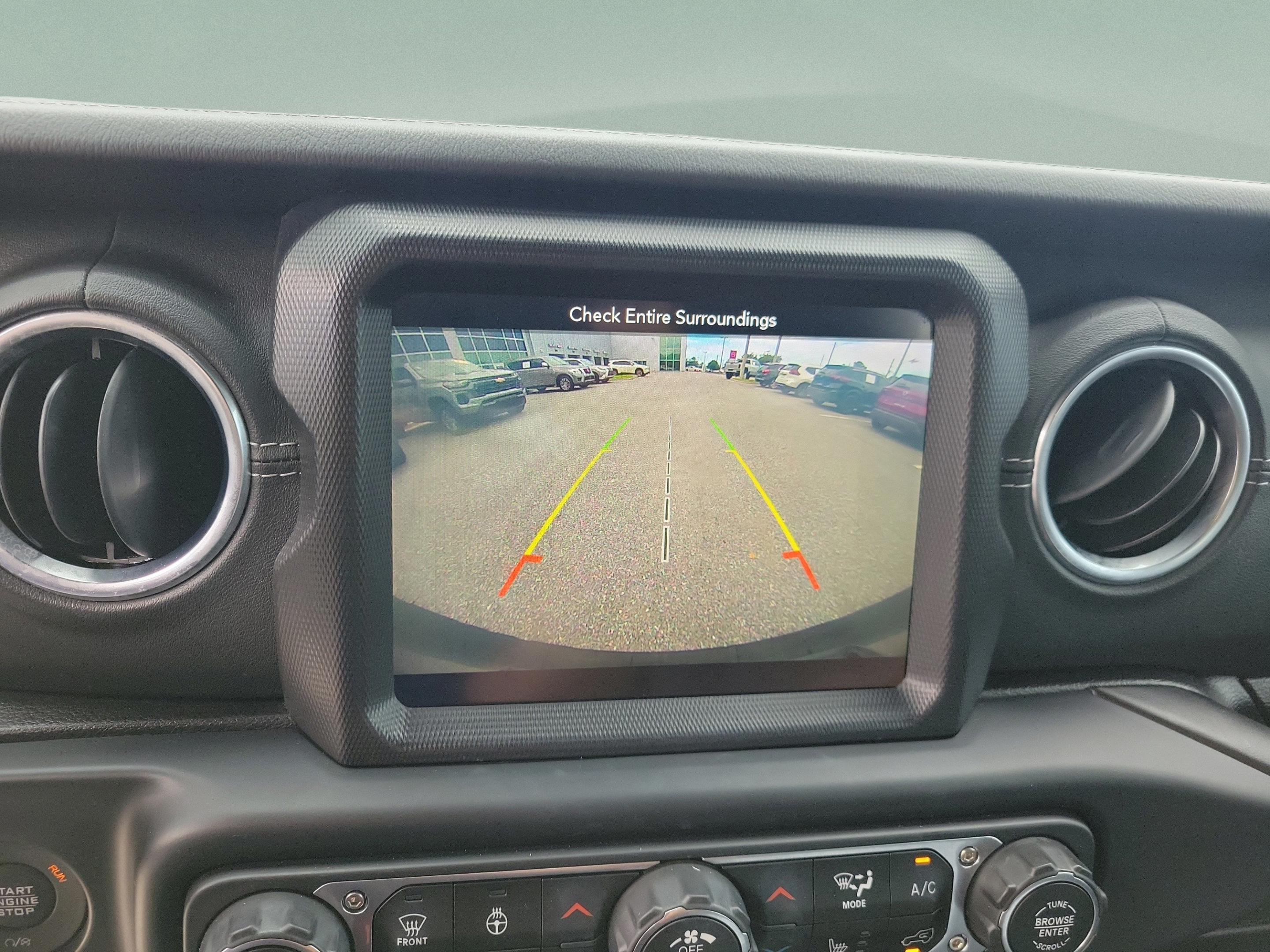 Used 2019 Jeep Wrangler Unlimited Sahara AWD/4WD image 26