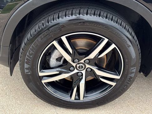 Used 2025 Volvo XC40 B5 Core AWD/4WD image 14