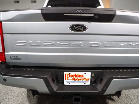 Used 2022 Ford F250 Lariat w/ Black Appearance Pkg image 8