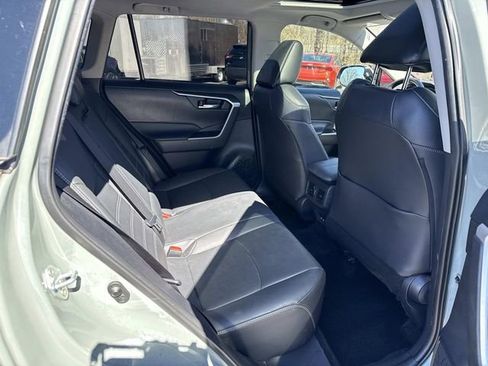 Used 2021 Toyota RAV4 XLE Premium image 11