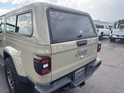 Used 2022 Jeep Gladiator Overland w/ LED Lighting Group AWD/4WD image 33