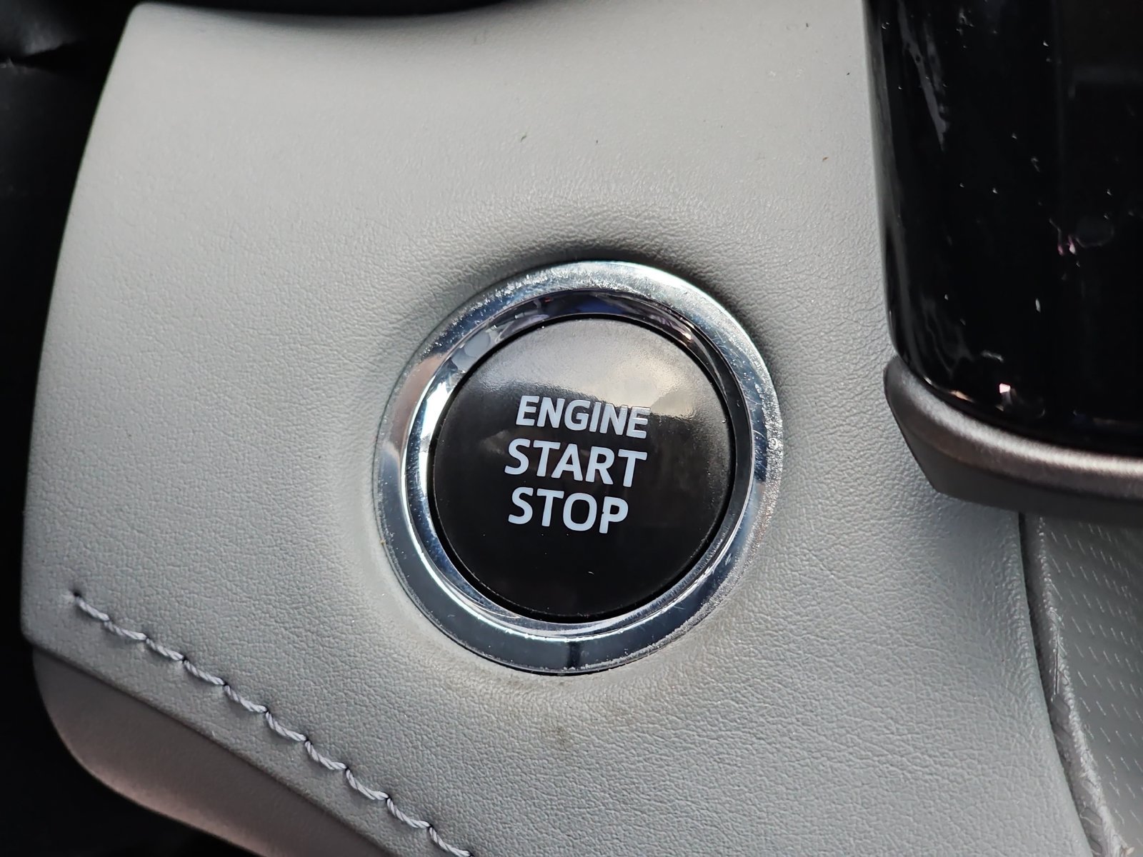 Used 2023 Toyota Highlander L FWD image 28