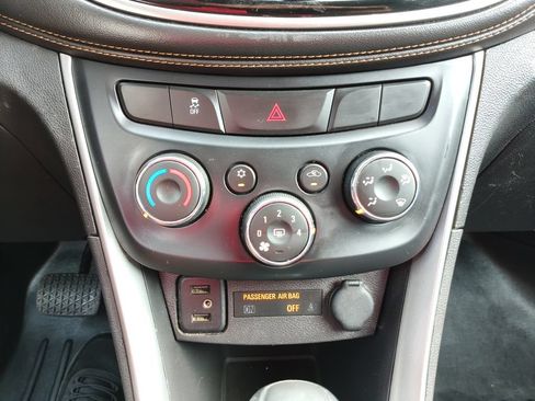 Used 2018 Chevrolet Trax LS AWD/4WD image 22