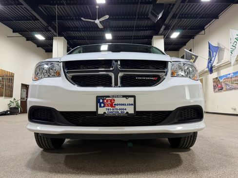 Used 2019 Dodge Grand Caravan SE FWD image 13