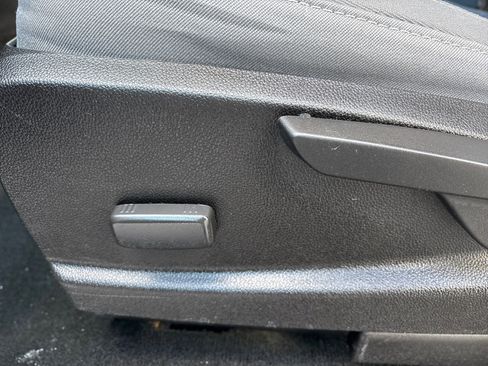 Used 2017 Chevrolet Colorado W/T image 12