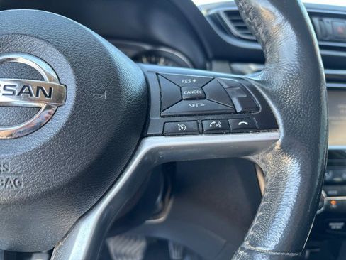 Used 2017 Nissan Rogue SV w/ SV Premium Package AWD/4WD image 15