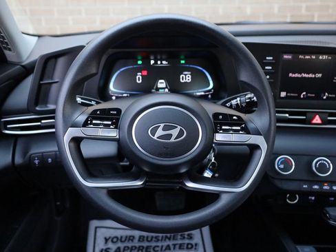 Used 2025 Hyundai Elantra SE w/ Cargo Package image 26