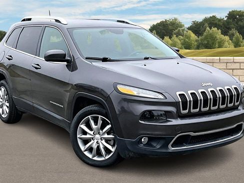 Used 2018 Jeep Cherokee Limited image 2