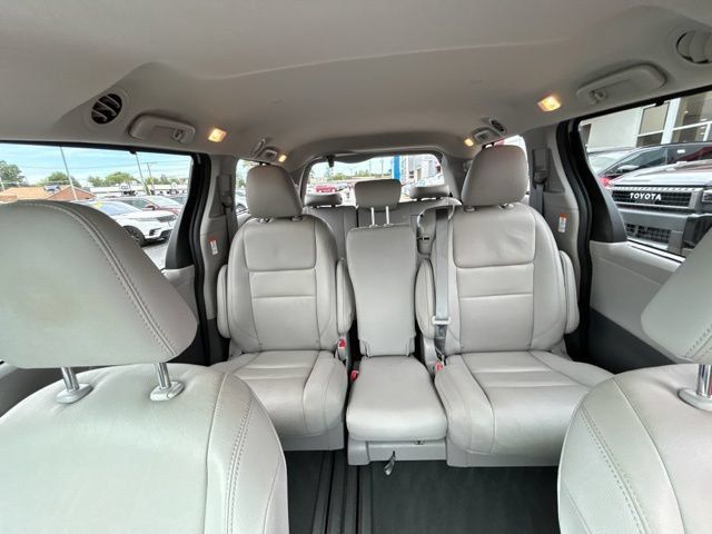 Used 2020 Toyota Sienna XLE FWD image 41