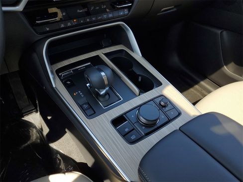 New 2025 MAZDA CX-70 Plug-In Hybrid w/ Premium Pkg image 31