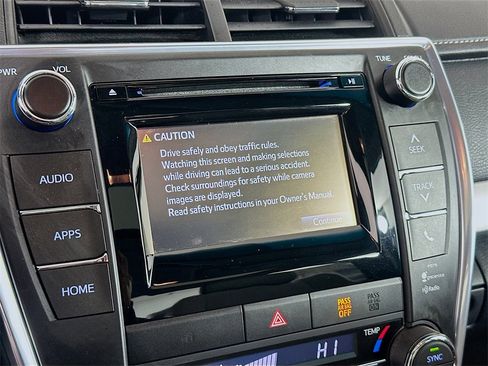 Used 2015 Toyota Camry image 14