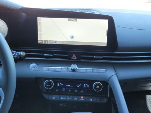 Used 2024 Hyundai Elantra SEL w/ Convenience Package image 16