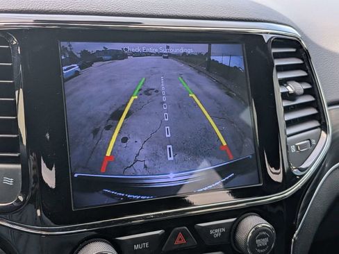 Used 2019 Jeep Grand Cherokee Limited w/ Luxury Group II AWD/4WD image 22