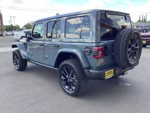 Used 2025 Jeep Wrangler Unlimited Sahara AWD/4WD image 22