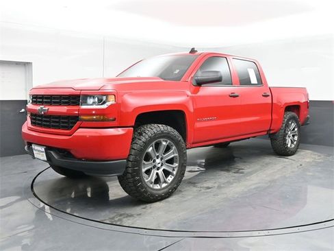 Used 2018 Chevrolet Silverado 1500 Custom w/ Custom Value Package image 5