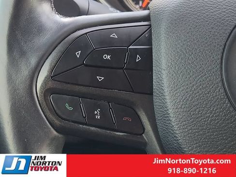 Used 2019 Jeep Cherokee Trailhawk w/ Comfort/Convenience Group AWD/4WD image 28