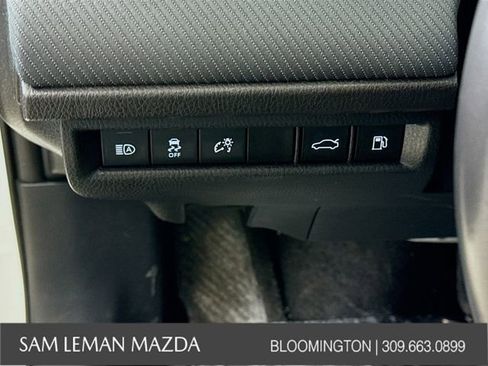 Used 2025 Toyota Camry SE image 10