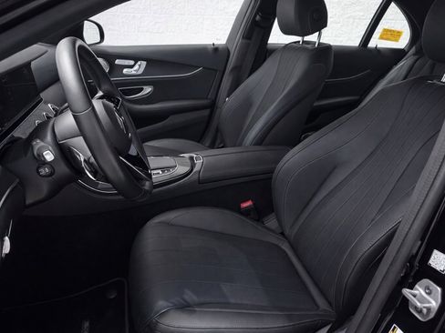 Used 2023 Mercedes-Benz E 350 4MATIC Sedan image 2