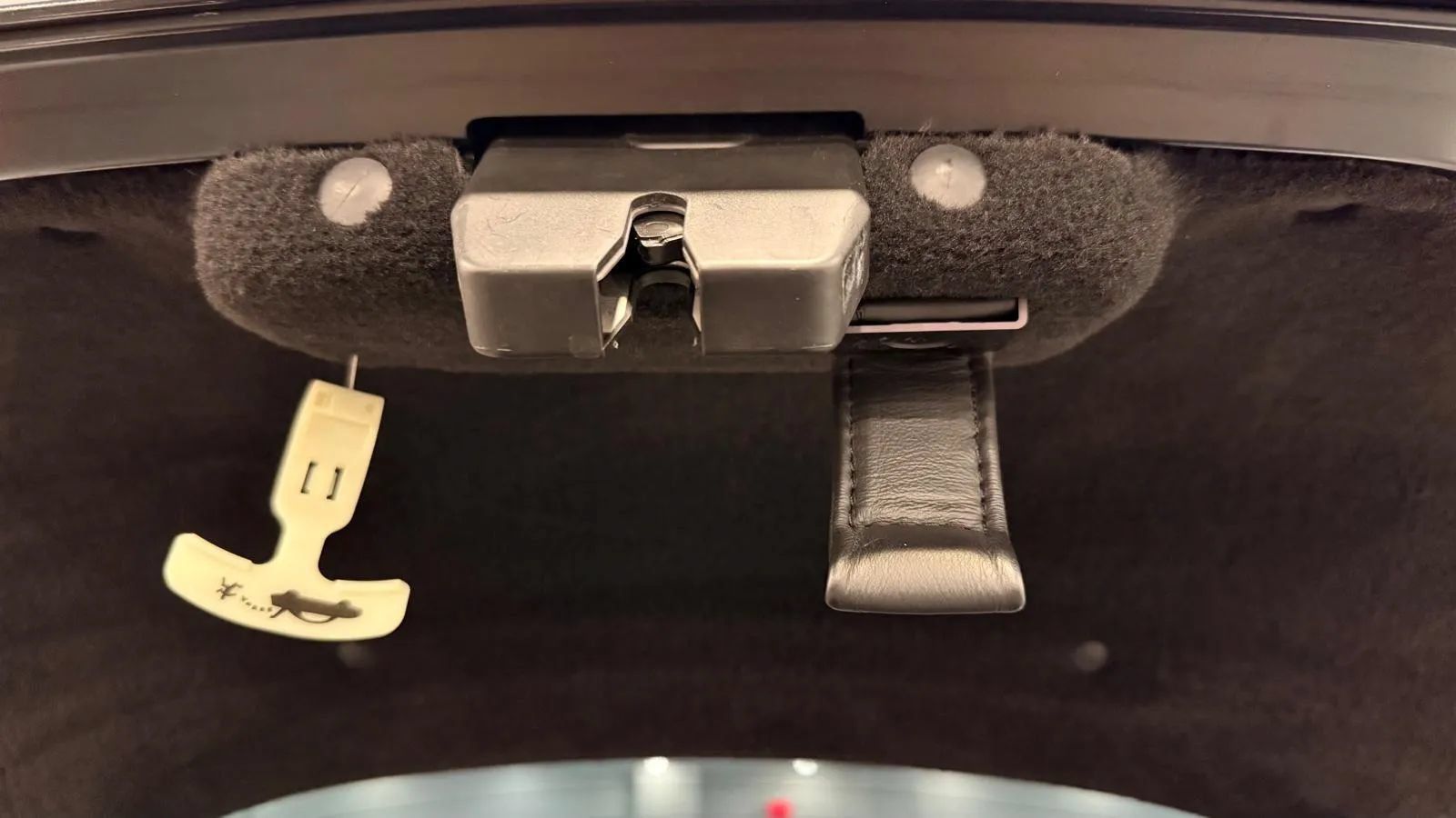 Used 2012 Aston Martin V8 Vantage Coupe RWD image 32