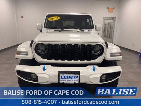 Used 2024 Jeep Wrangler High Altitude AWD/4WD image 2