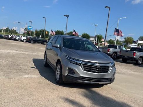 Used 2024 Chevrolet Equinox LT w/ LPO, Floor Liner Package FWD image 3