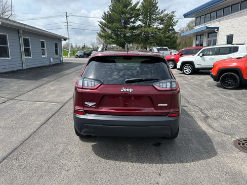 Used 2019 Jeep Cherokee Latitude w/ Popular Appearance Group FWD image 4
