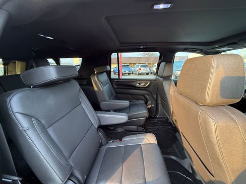 Used 2023 Chevrolet Suburban Z71 w/ Luxury Package image 28