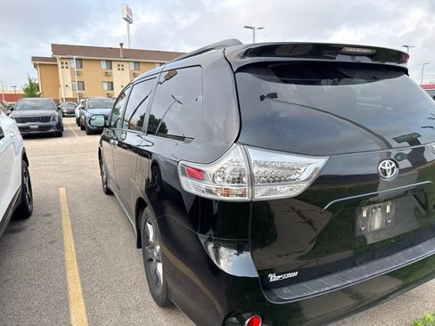 Used 2015 Toyota Sienna SE FWD image 5