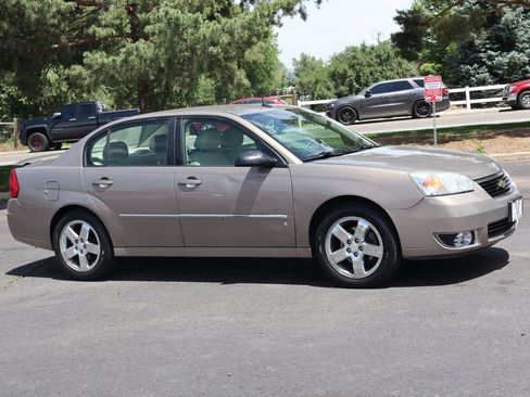Used 2007 Chevrolet Malibu LTZ FWD image 2