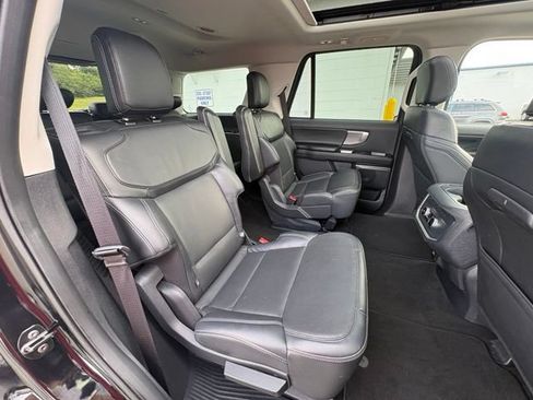 Used 2025 Ford Expedition Platinum AWD/4WD image 30
