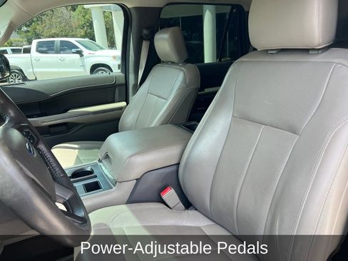 Used 2018 Ford Expedition XLT w/ Equipment Group 202A RWD image 10