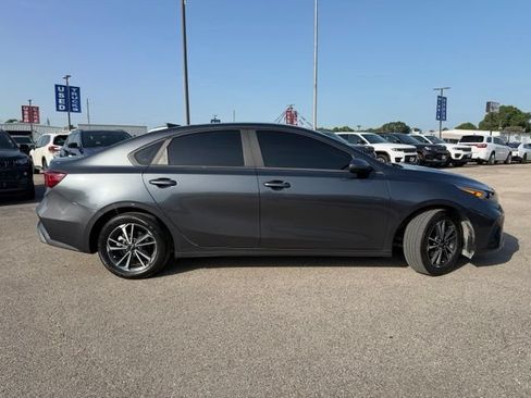 Used 2023 Kia Forte LXS w/ LXS Technology Package FWD image 5