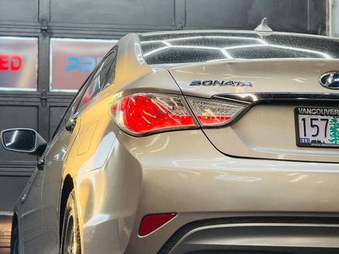 Used 2012 Hyundai Sonata Hybrid w/ Leather Pkg image 12