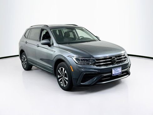 Used 2023 Volkswagen Tiguan S image 3