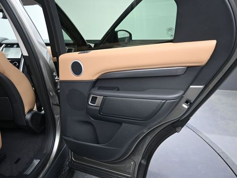 New 2025 Land Rover Discovery Metropolitan Edition AWD/4WD image 12