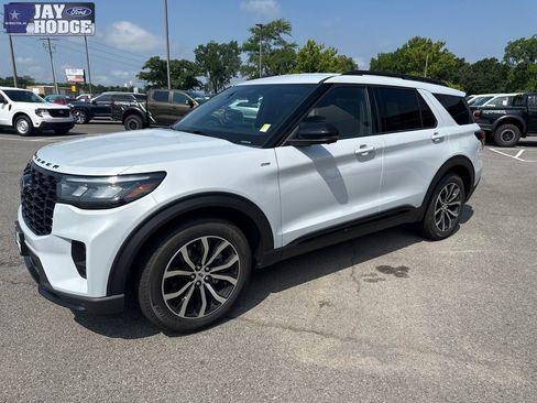 New 2026 Ford Explorer ST-Line w/ Premium Package RWD image 2