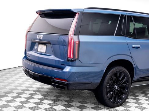 Used 2025 Cadillac Escalade Sport Platinum w/ LPO, ONYX Package AWD/4WD image 38