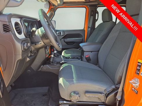 Used 2025 Jeep Gladiator Sport AWD/4WD image 13