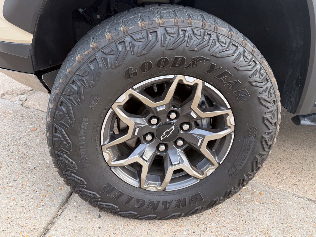 Used 2023 Chevrolet Colorado ZR2 w/ ZR2 Convenience Package III AWD/4WD image 12