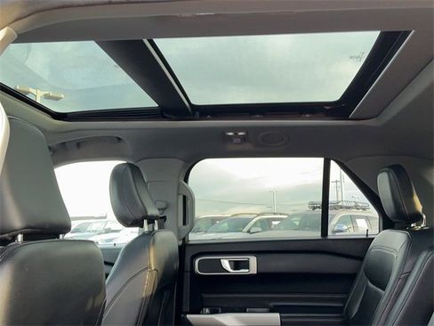 Used 2021 Ford Explorer XLT w/ Equipment Group 202A image 17