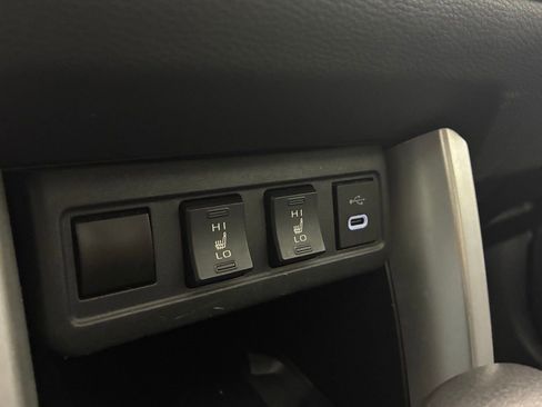 Used 2024 Toyota Corolla Cross XLE image 18