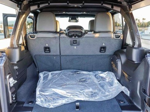New 2026 Jeep Wrangler Unlimited Rubicon AWD/4WD image 31