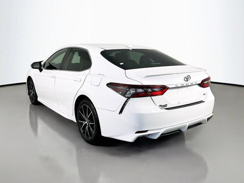 Used 2022 Toyota Camry SE w/ Convenience Package FWD image 5
