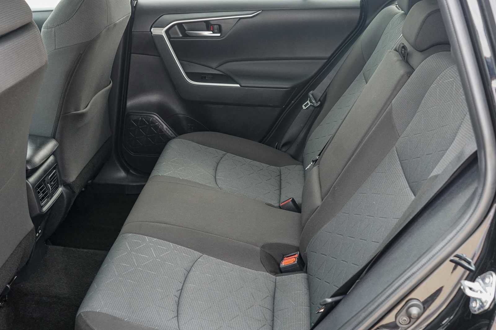 Used 2025 Toyota RAV4 XLE FWD image 18
