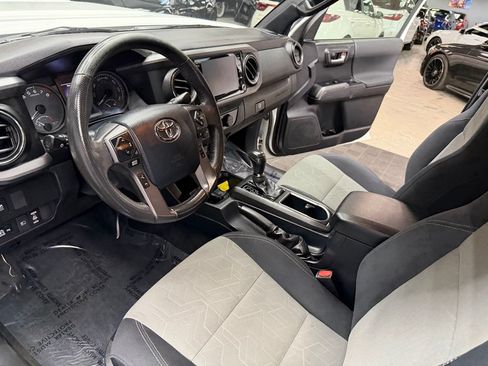 Used 2020 Toyota Tacoma TRD Sport w/ Technology Package AWD/4WD image 31