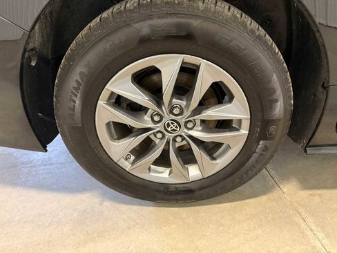 Used 2023 Toyota Sienna XLE AWD/4WD image 21