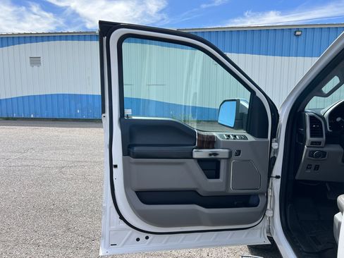 Used 2018 Ford F150 Lariat w/ Equipment Group 502A Luxury AWD/4WD image 14