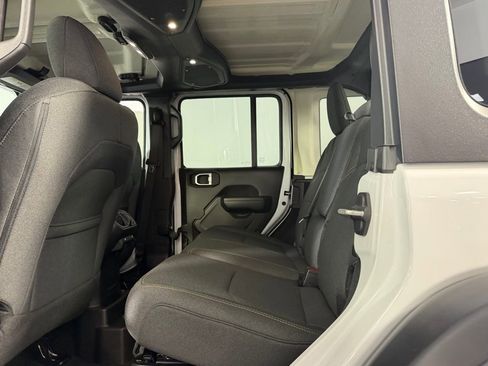Used 2024 Jeep Wrangler Unlimited image 29
